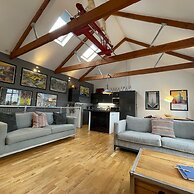 Stylish Tasteful 2bed 2bath Central Townhouse