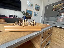 Stylish Tasteful 2bed 2bath Central Townhouse