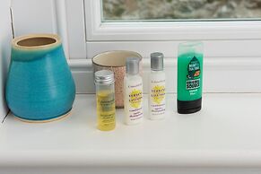 The Vicarage Newlyn 1 Bed River View Parking