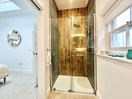 The Vicarage Newlyn 1 Bed River View Parking