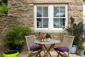 The Vicarage Newlyn 1 Bed River View Parking