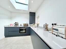 The Vicarage Newlyn 1 Bed River View Parking