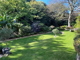 The Vicarage Newlyn 1 Bed River View Parking