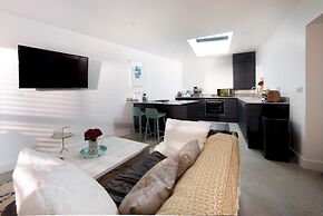 The Vicarage Newlyn 1 Bed River View Parking