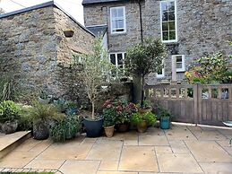 The Vicarage Newlyn 1 Bed River View Parking