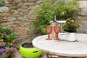 The Vicarage Newlyn 1 Bed River View Parking