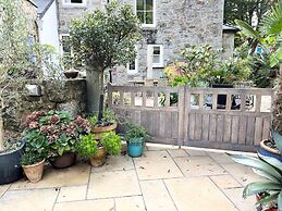 The Vicarage Newlyn 1 Bed River View Parking