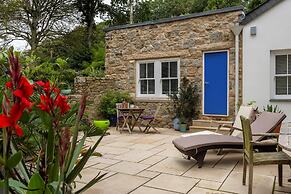 The Vicarage Newlyn 1 Bed River View Parking