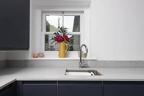 The Vicarage Newlyn 1 Bed River View Parking