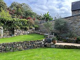 The Vicarage Newlyn 1 Bed River View Parking