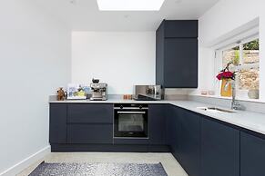 The Vicarage Newlyn 1 Bed River View Parking