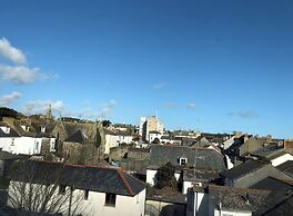 Stunning Town Centre Penthouse w Sea Views