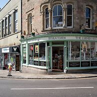 Stunning Town Centre Penthouse w Sea Views