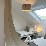 Stunning Town Centre Penthouse w Sea Views