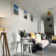 Stunning Town Centre Penthouse w Sea Views