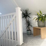 Stunning Town Centre Penthouse w Sea Views