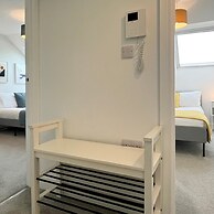 Stunning Town Centre Penthouse w Sea Views