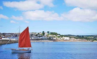 Stunning Town Centre Penthouse w Sea Views