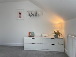 Stunning Town Centre Penthouse w Sea Views