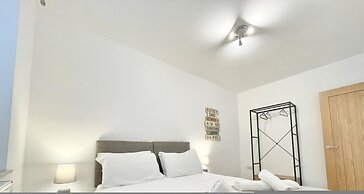 Stunning Reverse Level Townhouse in Penzance