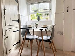 Cosy Cottage Marazion Central With Parking