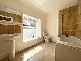 Spacious 5 Bed House Close to Seafront Penzance