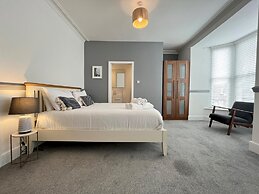 Spacious 5 Bed House Close to Seafront Penzance