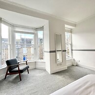 Spacious 5 Bed House Close to Seafront Penzance