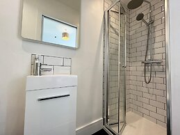 Spacious 5 Bed House Close to Seafront Penzance