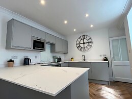 Spacious 5 Bed House Close to Seafront Penzance