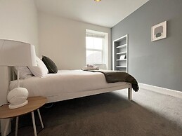 Spacious 5 Bed House Close to Seafront Penzance