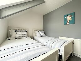 Spacious 5 Bed House Close to Seafront Penzance