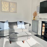 Spacious 5 Bed House Close to Seafront Penzance