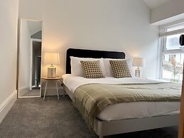 Spacious 5 Bed House Close to Seafront Penzance