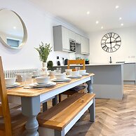 Spacious 5 Bed House Close to Seafront Penzance