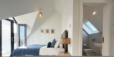 Stunning 3 bed 2 5 Bath Penzance Seaside Balcony