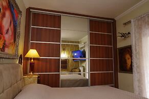 Violeta s Seaview Apartment in Piraeus