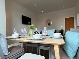 Spacious Apartment Parking Close to Seafront