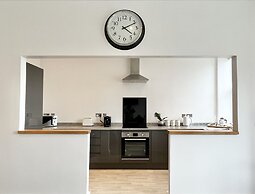 Spacious Apartment Parking Close to Seafront