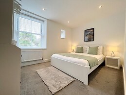 Spacious Apartment Parking Close to Seafront