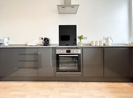 Spacious Apartment Parking Close to Seafront