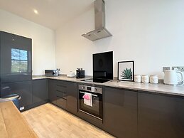 Spacious Apartment Parking Close to Seafront