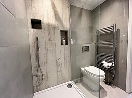 Spacious Apartment Parking Close to Seafront