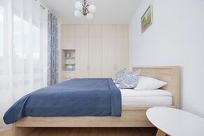 Apartment With Parking by Renters