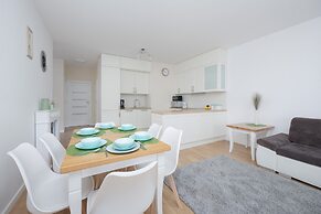 Apartment With Parking by Renters