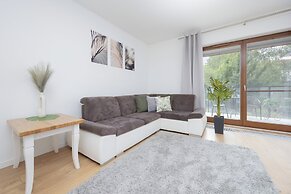Apartment With Parking by Renters