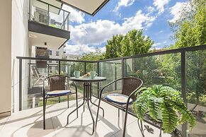 Apartment With Parking by Renters