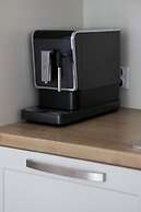 Apartment With Parking by Renters