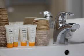 Apartment With Parking by Renters