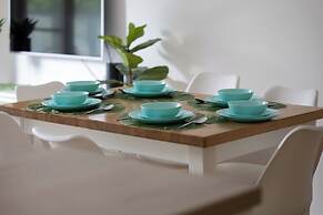 Apartment With Parking by Renters